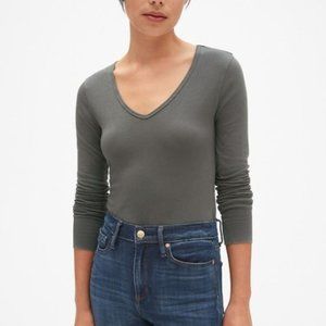Gap featherweight long sleeve Size XS